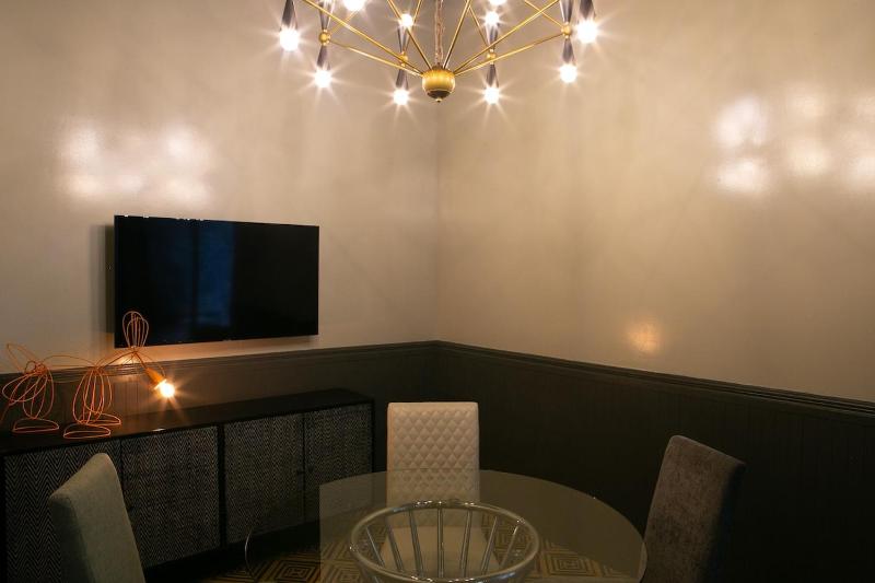 Cozy New Studio Excellent Location - image 11