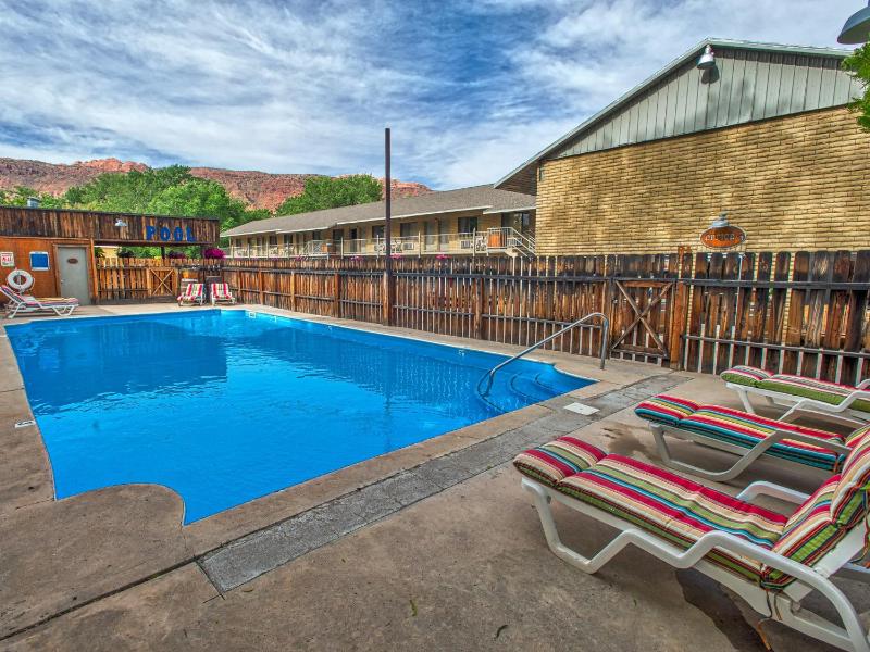 Rustic Inn - image 7