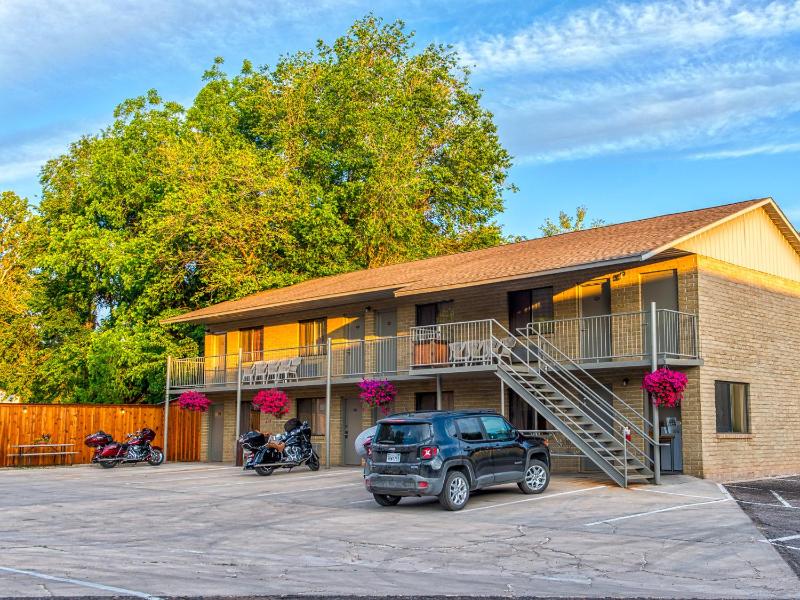 Rustic Inn - image 9