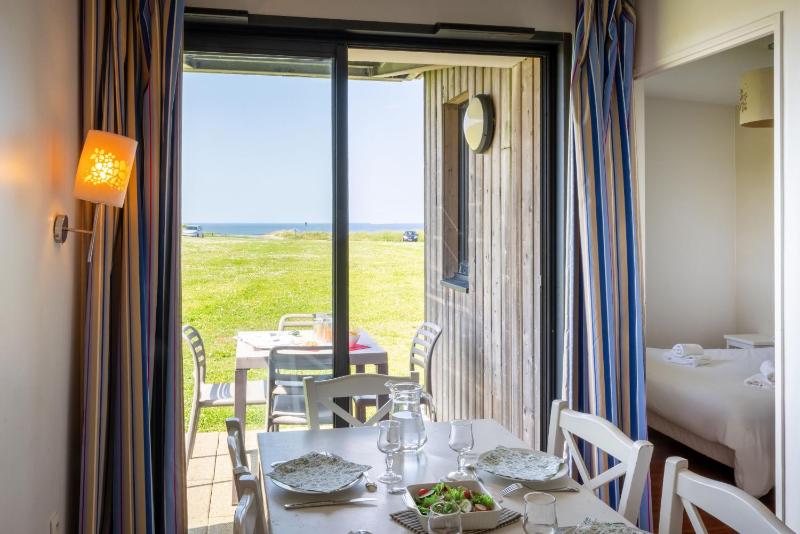 One-Bedroom Apartment with Sea View image 4