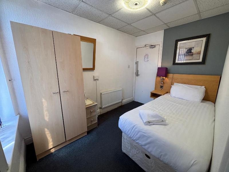 Single Room image 1