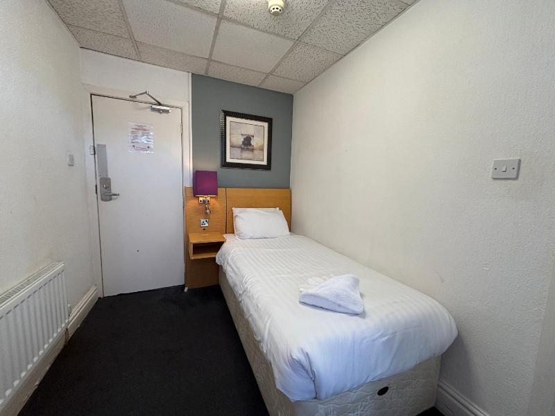 Single Room image 4