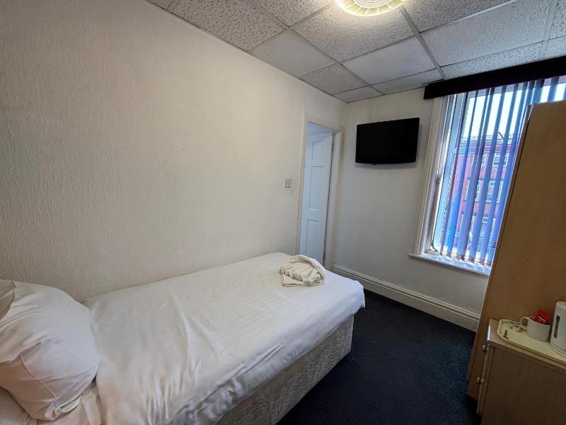 Single Room image 3