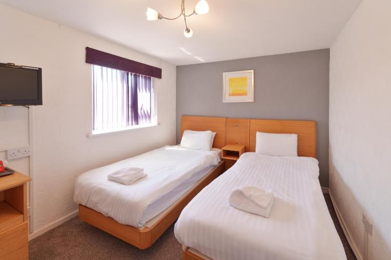 Twin Room image 1