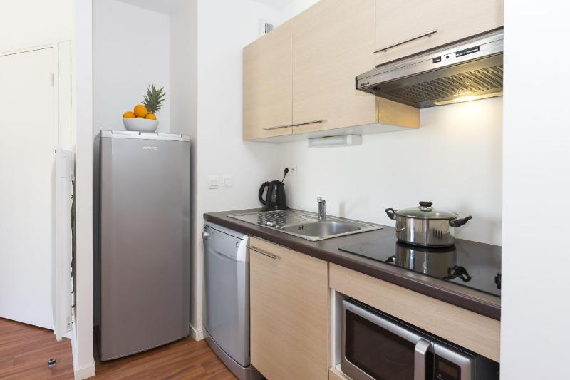 One-Bedroom Apartment with Sea View image 2