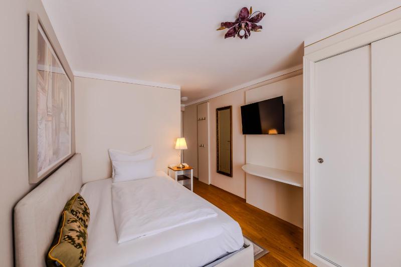 Small Single Room image 1