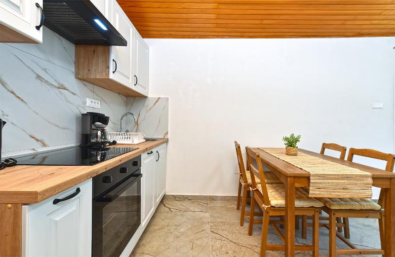 Apartment Biserka 2240 - image 6