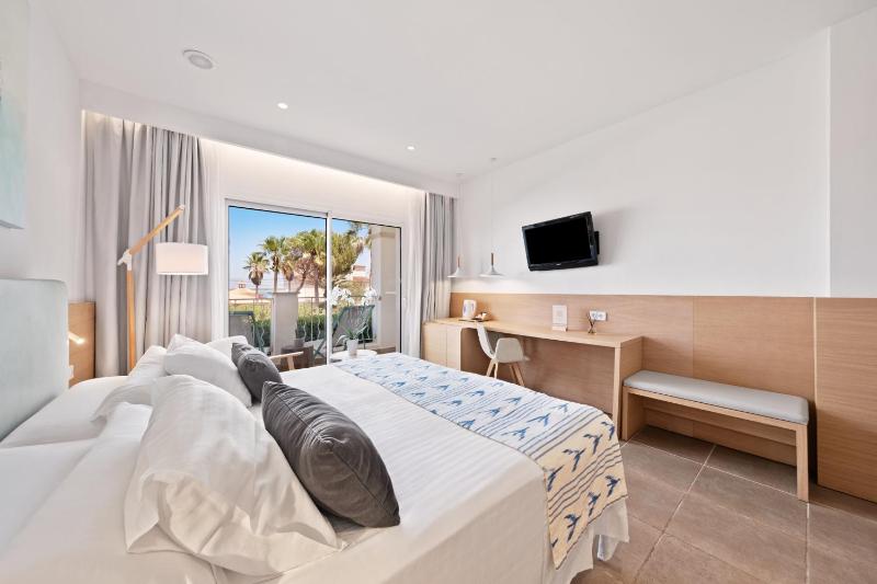 Twin Room image 3