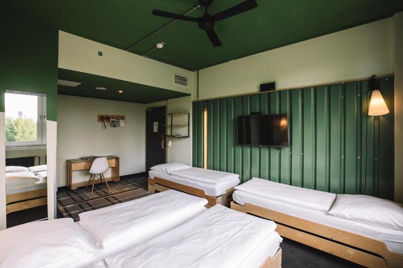 Quadruple Room image 4