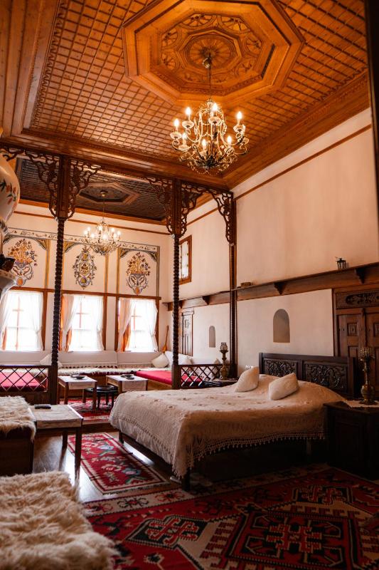 Deluxe King Suite image 1