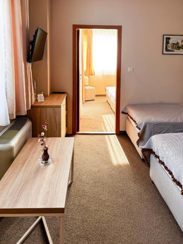 Apartment (3 Adults + 1  Children) image 4
