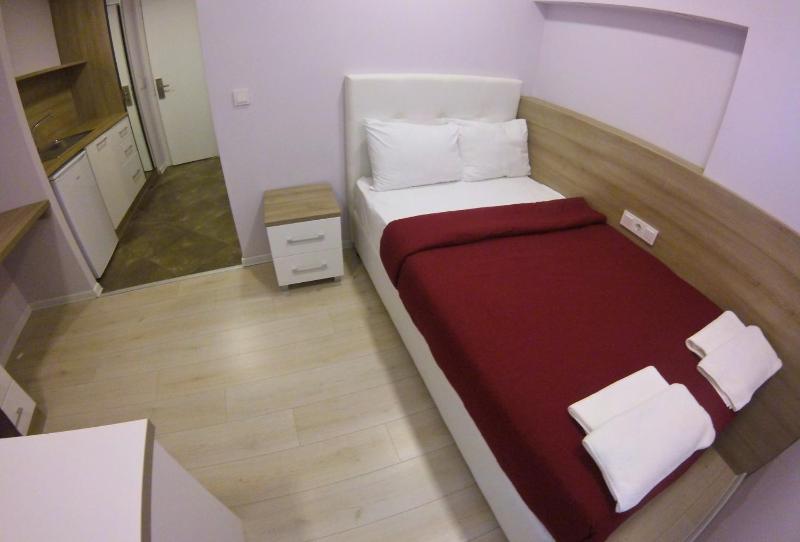 Standard Single Room image 2