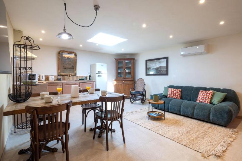 Two-Bedroom House image 4