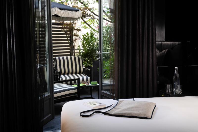 Superior Double Room with Terrace image 3