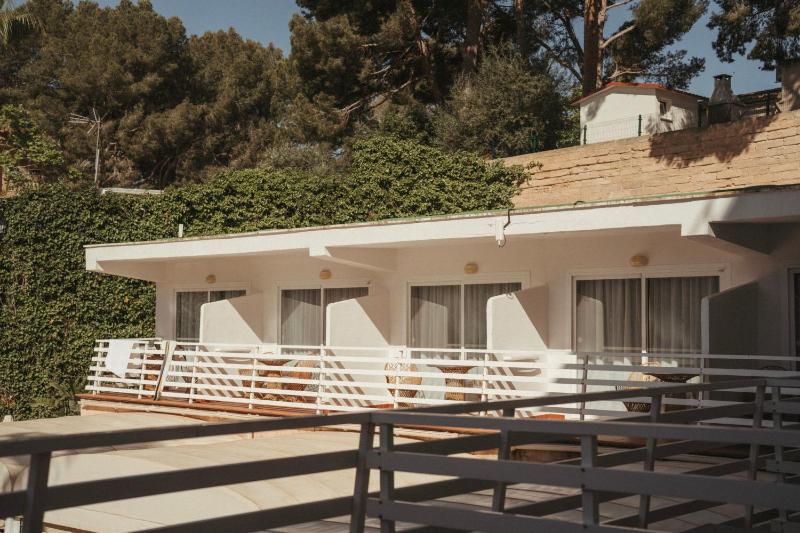 Double Pool View image 3