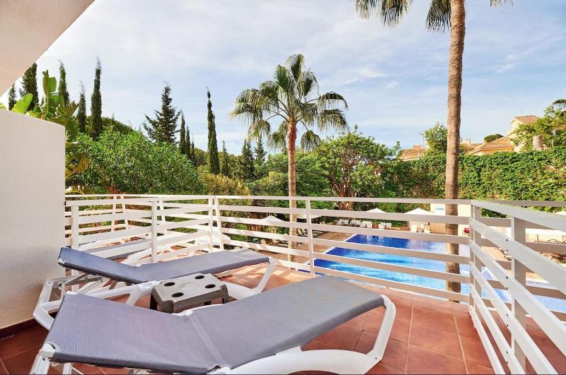 Double or Twin Room with Pool View image 1