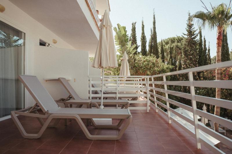 Double or Twin Room with Pool View image 2