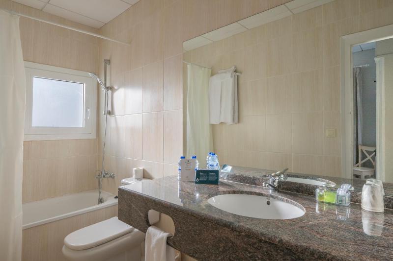 Economy Double or Twin Room image 3