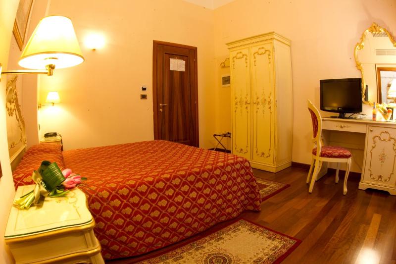 Superior Double Room image 4