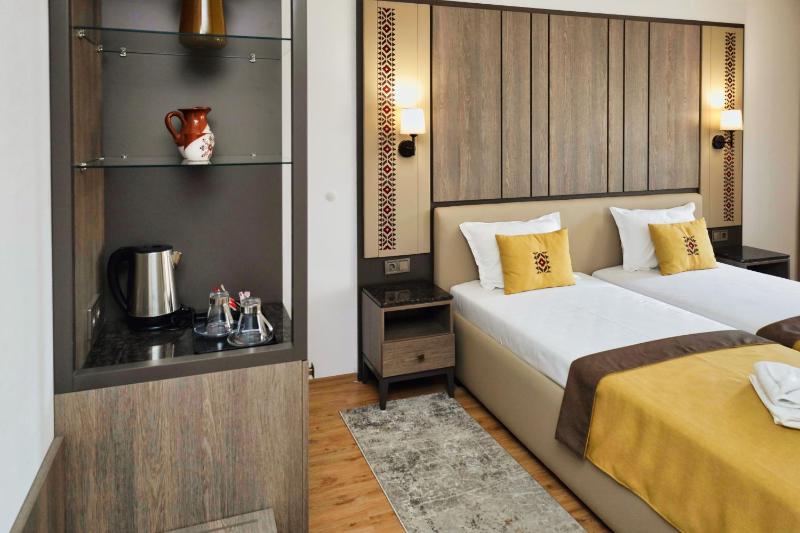 Double or Twin Room image 4