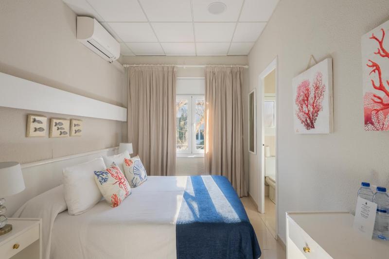 Double or Twin Room image 4