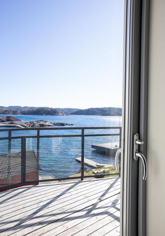 Two-Bedroom Deluxe Apartment with Sea View image 4