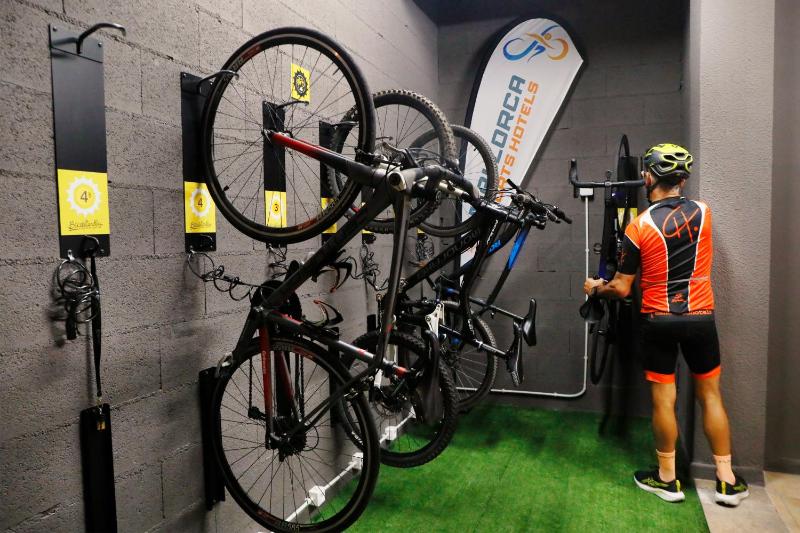 Cyclist Room image 2