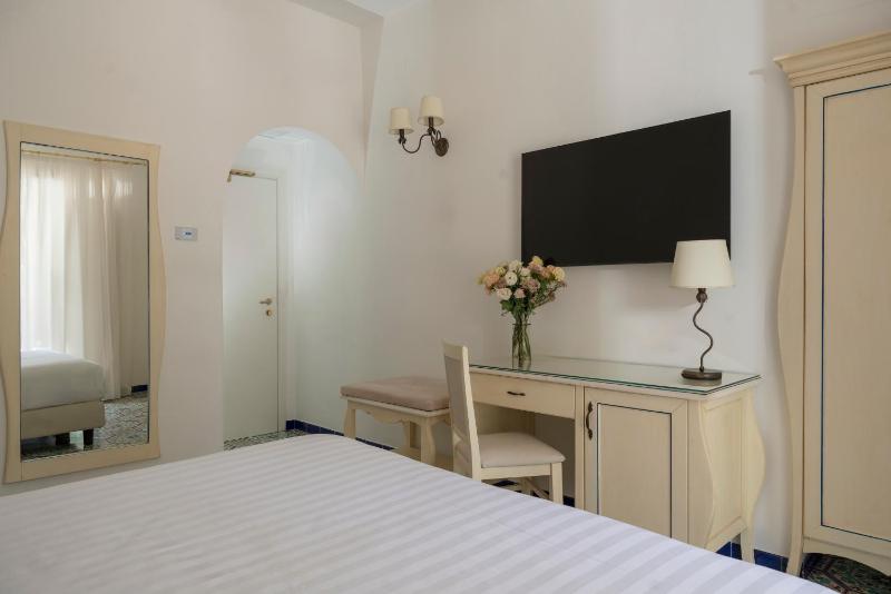 Classic Double Room with Terrace image 3