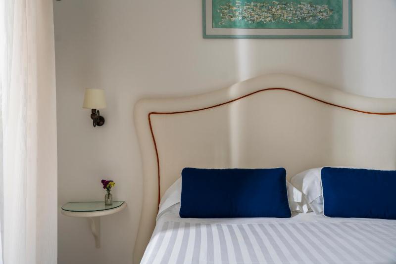 Comfort Double Room with Terrace image 3