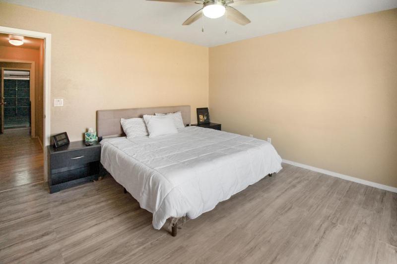 Dog Friendly Phoenix Home - Near Stadium & Westgate - image 10