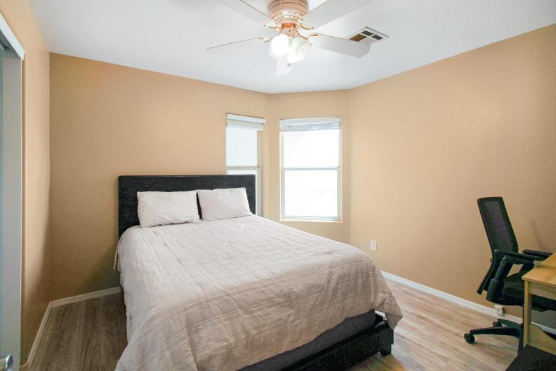 Dog Friendly Phoenix Home - Near Stadium & Westgate - image 9