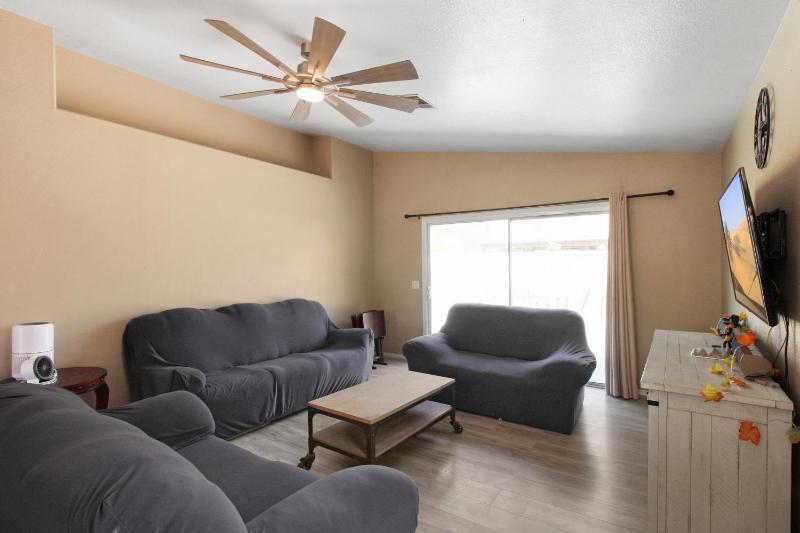 Dog Friendly Phoenix Home - Near Stadium & Westgate - image 8