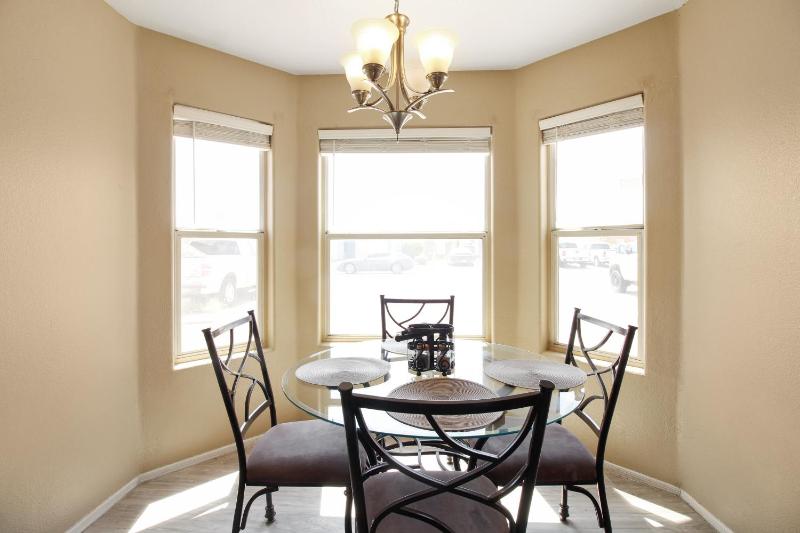 Dog Friendly Phoenix Home - Near Stadium & Westgate - image 18