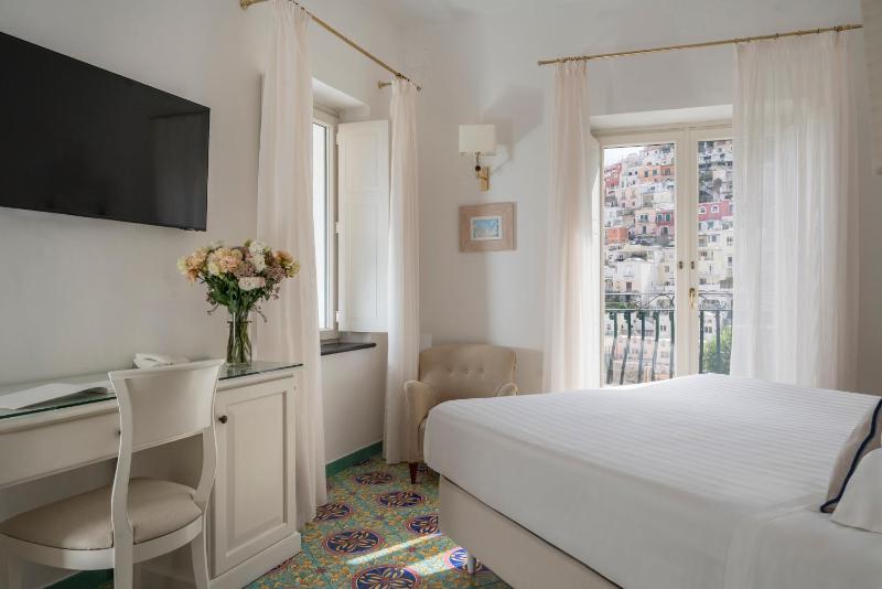 Superior Double Room with Sea View image 1