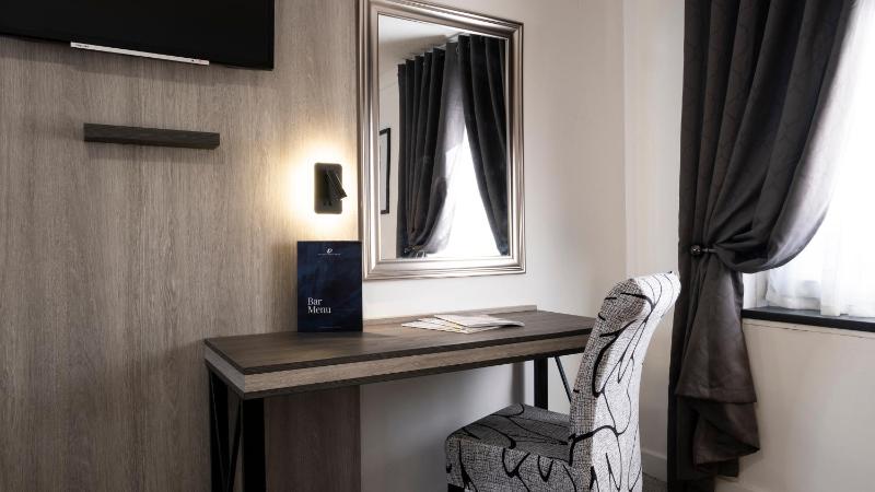 Superior Room with Spa Bath image 2