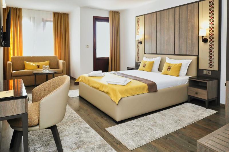 Double or Twin Room with Spa Access image 2