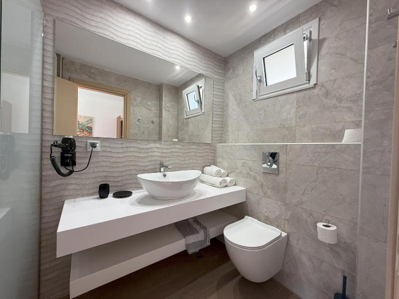 Deluxe Double or Twin Room with Pool View image 3