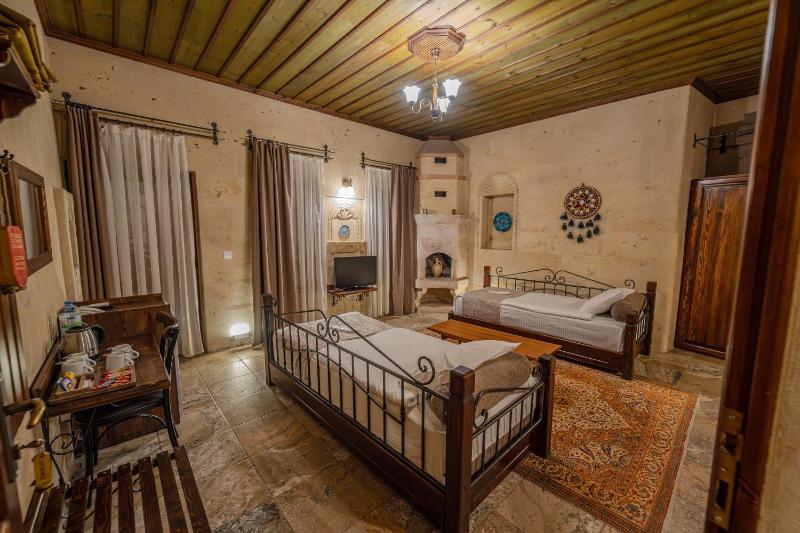 Family Stone Room with Balcony 106 image 4