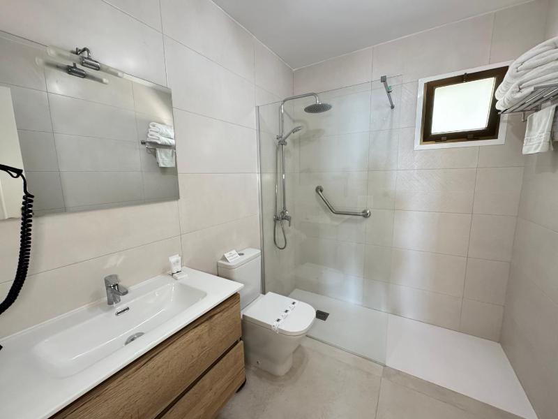 Classic One-Bedroom Apartment with Partial Sea View and Terrace image 4