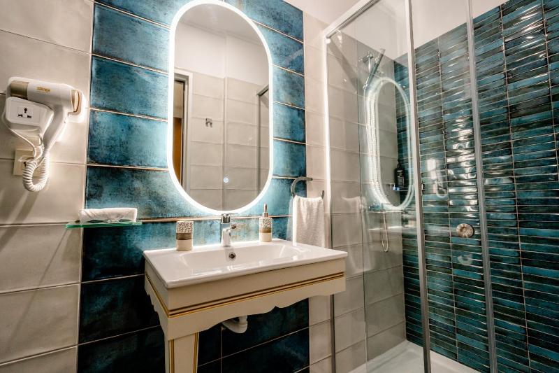 Superior Double Room image 3