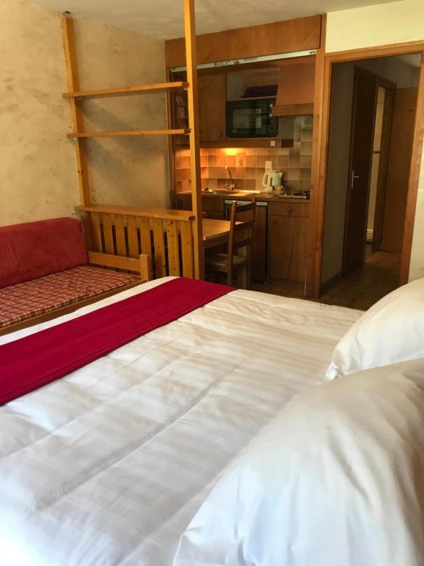 Triple Room with Balcony image 2