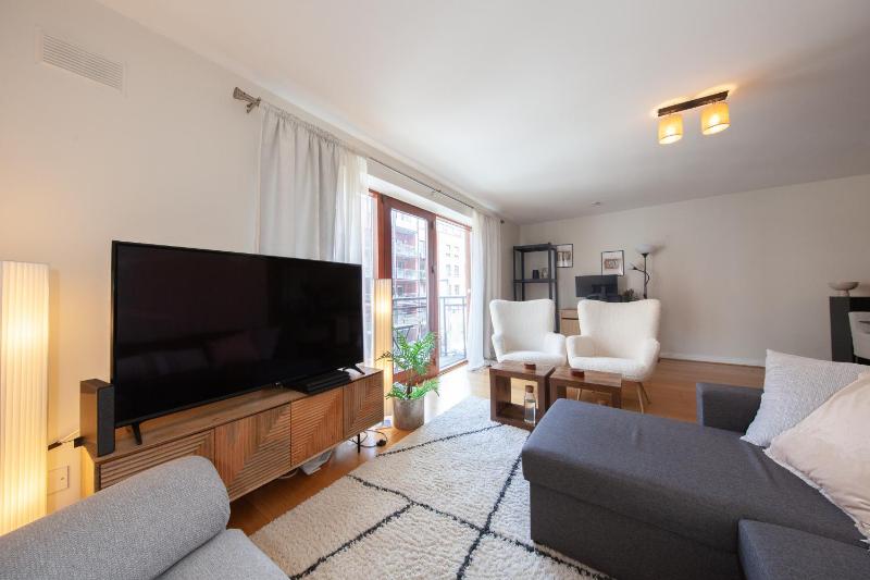 Exquisite and modern 2bed apartment in city centre - image 3