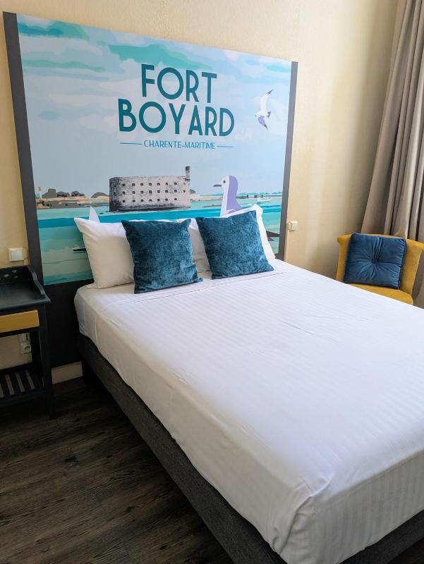 Standard Double Room image 3