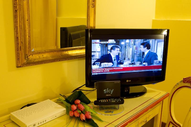 Quadruple Room image 3