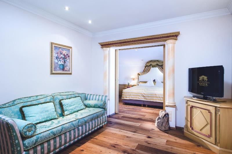 Classic Suite image 4