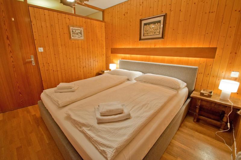 Four-Bedroom Apartment image 4