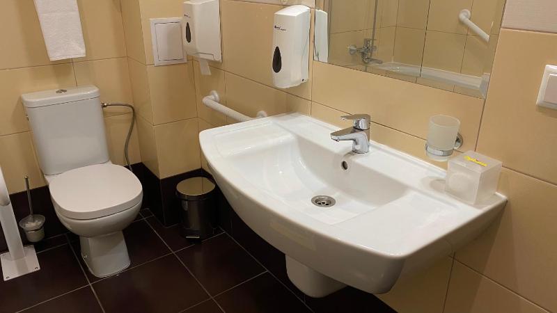 Double or Twin Room - Disability Access image 4