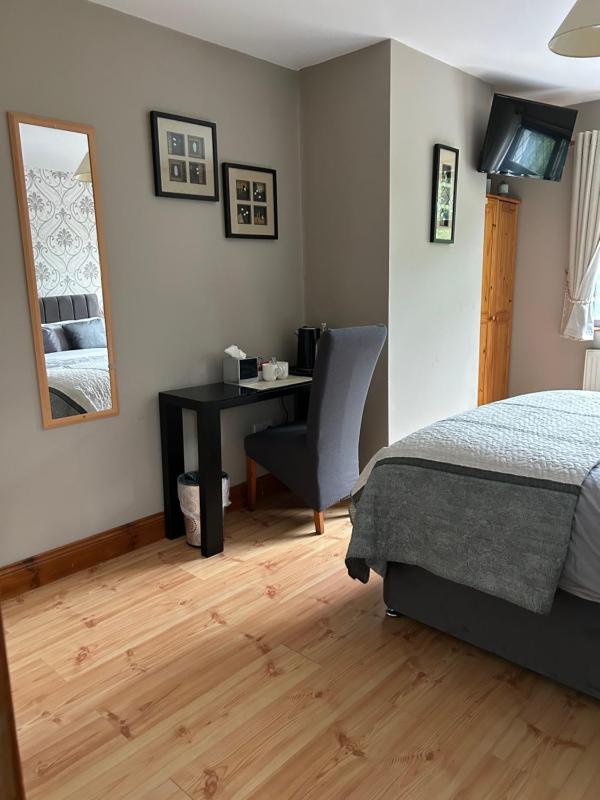 Double Room image 4