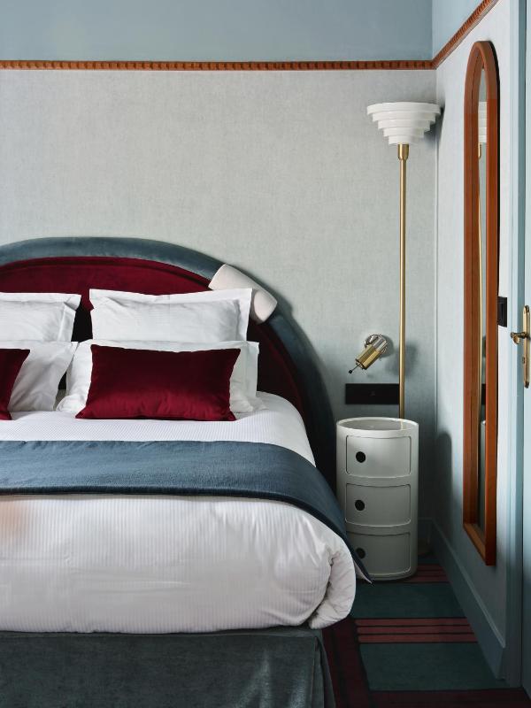 Deluxe King Room with King Bed image 3