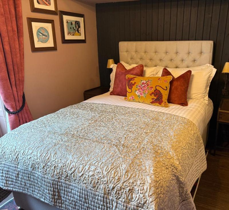 Deluxe Double Room image 4